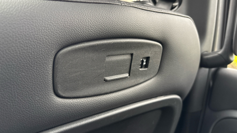 Land Rover Defender 3.0 D200 SE 110 5dr Auto Diesel Estate